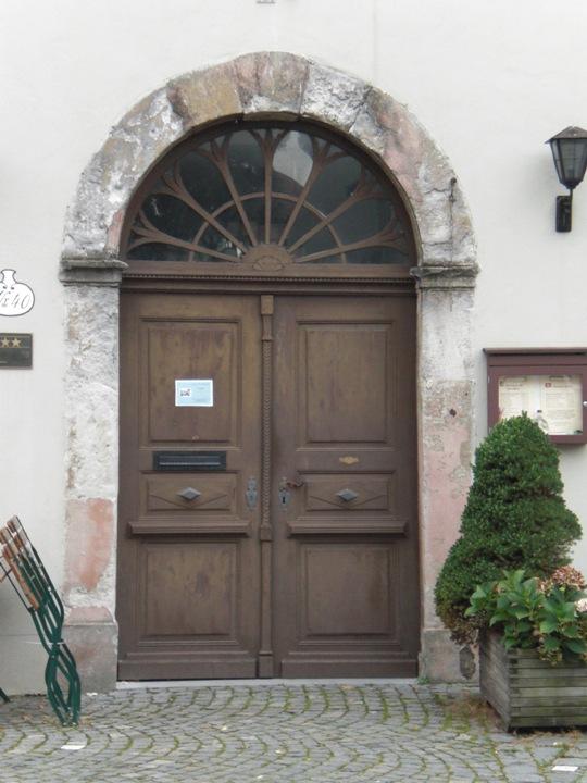 Tür zu einer Gastwirtschaft