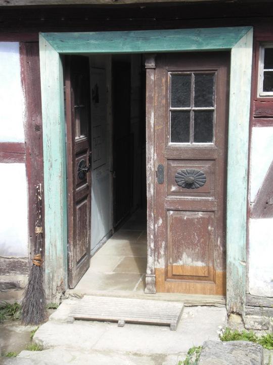 Alte restaurierungsbedürftige Tür